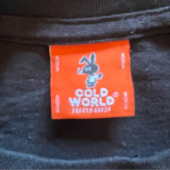🖤💜Cold World tee - M - Picture 3 of 3